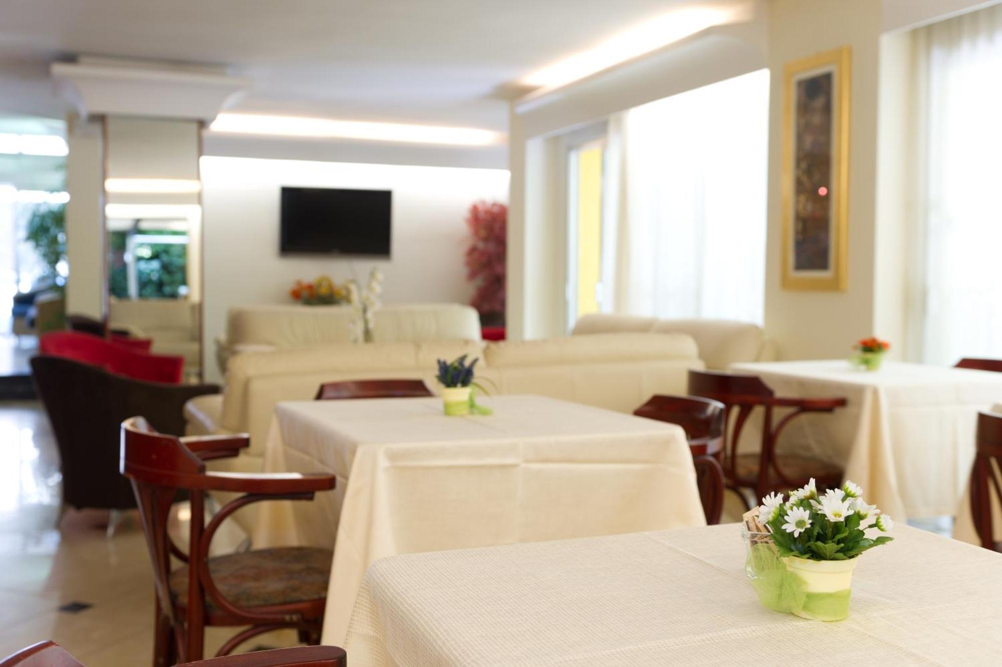Hotel St Pierre Rimini Exterior photo