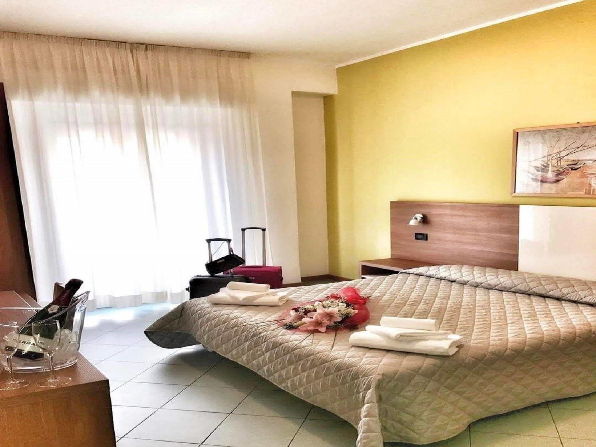 Hotel St Pierre Rimini Exterior photo
